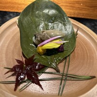割烹 三長 渋谷 - 牡蠣と菊の柿の葉寿司