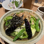 Honkaku Itamae Izakaya Osakana Souhonke - 揚げ茄子ととろろの日本人サラダ
                        謎のネーミング…！とろろが自然薯系のしっかりタイプ
                        鰹節がかかっているのもポイント高い。美味いです。