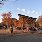 Honkaku Itamae Izakaya Osakana Souhonke - この日は昭和記念公園に紅葉を観に行ってきました。
      隈研吾デザインのカフェに入りそびれて外観だけ撮影。