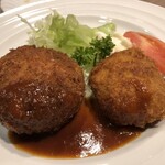 洋食 あきら - カニころ、メンチ、どっちも極上のお味です。