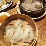 中華・台湾料理 花とら - 海老蒸し餃子と小籠包