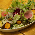 テテス - たっぷり野菜のグリーンサラダ（テラ）