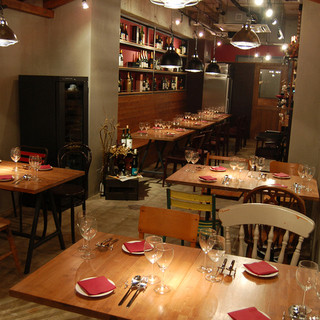 ウッド調のアンティークなお洒落空間◎各種パーティー受付中！