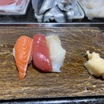 Tsukiji Sushichou - 最初に頼んだのは漬けイカ、漬けマグロ、サーモン