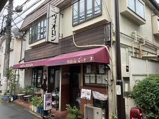 ピッキーヌ - 建物外観　姉妹店のヴィオロンと並んでいます