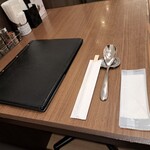四川飯店 - テーブルです。