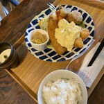 深山のカフェ食堂 - フライ定食