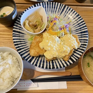 深山のカフェ食堂_1