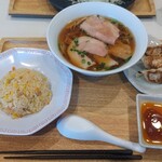 麺屋 十彩 - チャーハン餃子セット