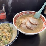 Ramen Tonton - みそラーメン(チャーシュー)を添えて