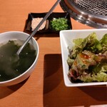 焼肉 犇 - わかめスープ、チョレギサラダ