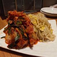 中目黒焼肉 登牛門 - 無限もやし・無限白菜キムチ