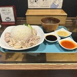 Horiuchi Chikin Raisu - ○海南鶏飯(850円)
                ○大盛り(+50円)
                唐辛子･醤油･生姜のタレ付き