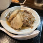 Menya Tamagusuku - 軟骨ソーキと三枚肉、ついご飯が欲しくなって追加。