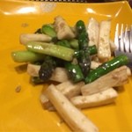 中国菜 二位 - グリーンアスパラとまこも茸の強火炒め（1800円）。