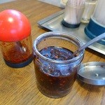 芝その軒 - 自家製と思われる具入りラー油