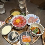 炙り肉寿司 梅田コマツバラファーム - 一汁五菜御膳（牛とイクラ丼、肉寿司、お刺身、手作り豆腐、茄子と鶏の煮浸し、白身魚の甘酢炒め）  ¥1600