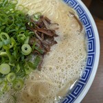 純とんこつ無双 - 何時もはこれにワンタンとチャーシューが付くのですが…