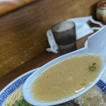 純とんこつ無双 - スープはコクがあり旨い❗