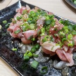 地鶏もも焼き 鳥刺し とりさくせす - 冠地鶏刺し　タタキ