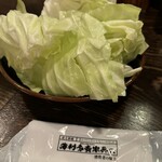 薄利多賣半兵ヱ - お通しのキャベツ　食べ放題といってもそんなには食べられません