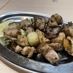 地鶏もも焼き 鳥刺し とりさくせす - 親鶏モモ焼き