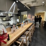 地鶏もも焼き 鳥刺し とりさくせす - 店内 カウンター席