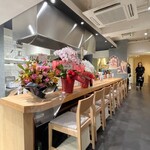 地鶏もも焼き 鳥刺し とりさくせす - 店内 カウンター席
