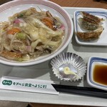 リンガーハット - ミニ皿うどん¥550＋ギョーザ3個¥160(ニンニク有無選択)