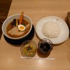 Monky SPICE - ●チキンレッグ　1,342円
                ■レギュラースープ（大盛り無料）
                ●マントヒヒ（5辛）33円
                ●ご飯400g　154円
                ■ランチ時にはサラダとドリンクが無料となる
                
                合計　1,518円を注文してみた