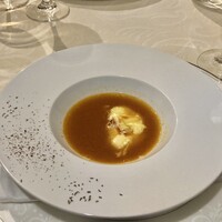 円山別邸 - 魚介のスープ+チーズ　グルジアのアンバーワインと