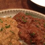 オーク - カレー②種盛り。スパイシーで本格的です。