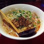 極担々麺 真空 - 担々麺680円