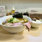 とんぼ庵 - 【醤油らぁめん×半ライス】