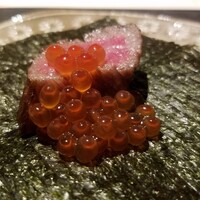 日本焼肉はせ川 別亭 銀座店 - 兵庫県の川岸畜産の30ヶ月肥育の神戸牛サーロイン　紀州備長炭焼霜仕上げ …… 自家製いくら