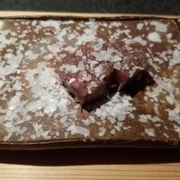 日本焼肉はせ川 別亭 銀座店 - 滋賀の亀井牧場30ヶ月肥育 … ﻿ 近江牛の厚切りシャトーブリアン … 淡雪塩で