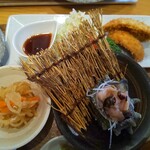 うお佐食堂 - アジフライは半身で揚げてあるので食べやすいよ