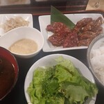 大衆ホルモン・やきにく 煙力 - 贅沢ハラミ食べ比べ定食¥1290