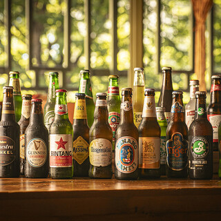 世界各国から集めた20種類以上の輸入ビールを楽しめる店