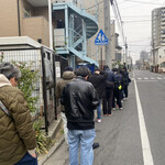 ヌードル＆スパイスカレー 今日の1番 - 外観 ※開店(AM6:30) 1時間後で18人待ち