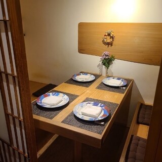 テーブル半個室（ディナーのみ室料2200円）