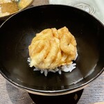 江戸前晋作 - ご飯の上にタレを潜らせた白子の天ぷらが。