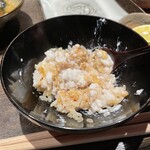 江戸前晋作 - スプーンで白子を潰して、ご飯とまぜてリゾット風に。