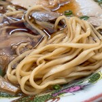 朱華楼 - 平打ちの中細麺