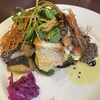 トラットリア イル レガーロ - スズキのグリル アンチョビタプナード トラットリア イル レガーロ - スズキのグリル アンチョビタプナード