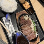 1 Pound Steak & Hamburg TAKERU - タケル&ハラミステーキコンビL、牛すじブラックカレー、ご飯大盛り