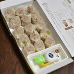 崎陽軒 - 料理写真:昔ながらのシウマイ・１５個入り（６６０円）２０２３年１１月