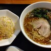 中華キッチン華亭 - ラーメン・半チャーハンセット 930円