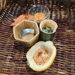 Ginza Kitagawa - 小肌ラフランスみぞれ和え、リンゴチップの燻製塩辛、北寄貝燻製ぬた和え、河豚油通しあん肝和え