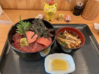 Kishuu Katsuura Hinodemaru - 上まぐろ丼　2,090円（税込）　※味噌汁付き